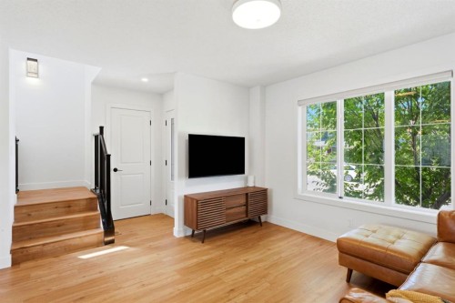 564 Evanston Drive Nw, Calgary, AB - Indoor Photo Showing Living Room