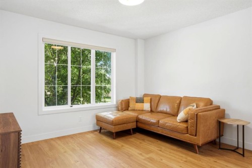 564 Evanston Drive Nw, Calgary, AB - Indoor Photo Showing Living Room