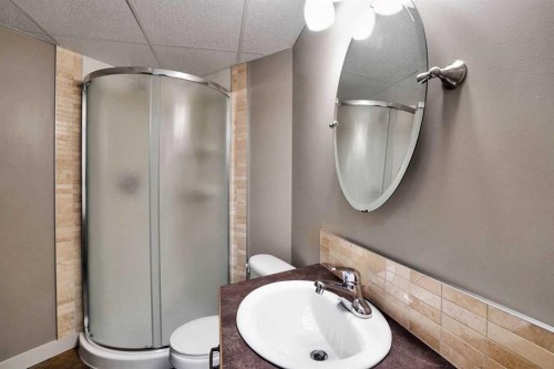 101 Royal Oak Crescent Nw, Calgary, AB - Indoor Photo Showing Bathroom