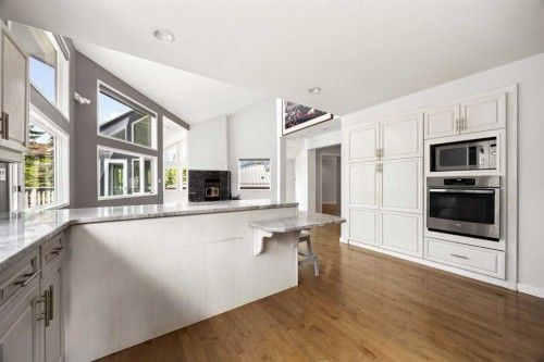 1064 Evergreen Circle, Canmore, AB - Indoor Photo Showing Kitchen