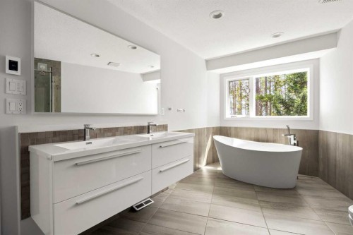 1064 Evergreen Circle, Canmore, AB - Indoor Photo Showing Bathroom