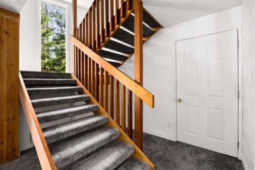1064 Evergreen Circle, Canmore, AB - Indoor Photo Showing Other Room