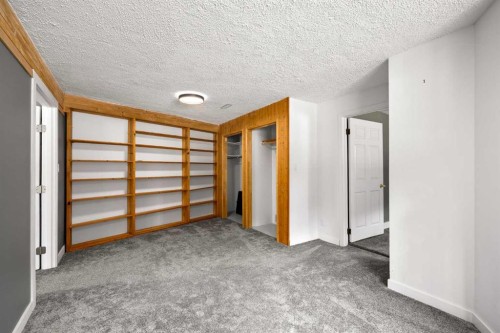 1064 Evergreen Circle, Canmore, AB - Indoor Photo Showing Other Room
