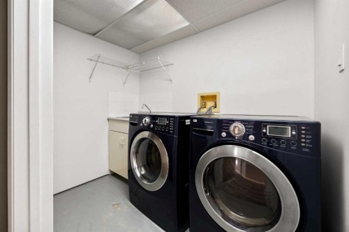 1064 Evergreen Circle, Canmore, AB - Indoor Photo Showing Laundry Room