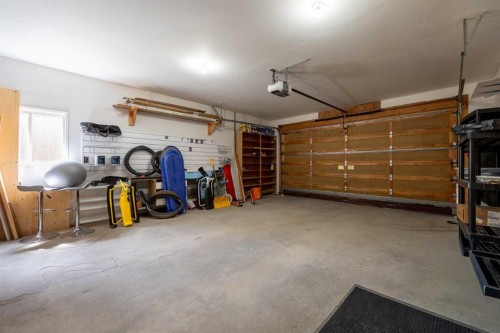 1064 Evergreen Circle, Canmore, AB - Indoor Photo Showing Garage
