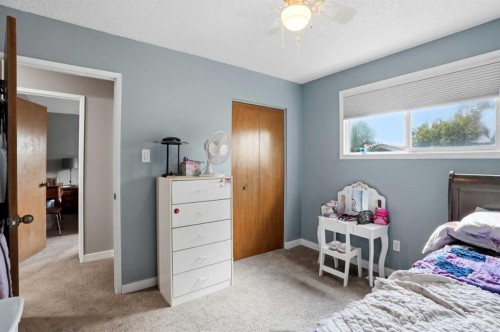 3056 32A Street Se, Calgary, AB - Indoor Photo Showing Bedroom