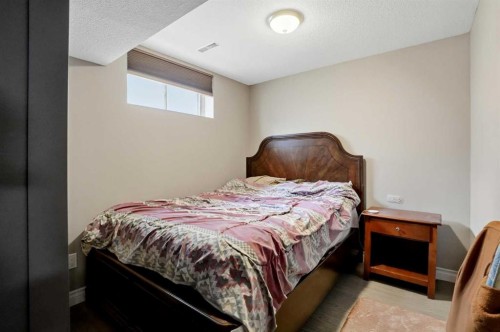 3056 32A Street Se, Calgary, AB - Indoor Photo Showing Bedroom