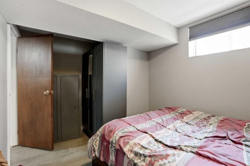 3056 32A Street Se, Calgary, AB - Indoor Photo Showing Bedroom
