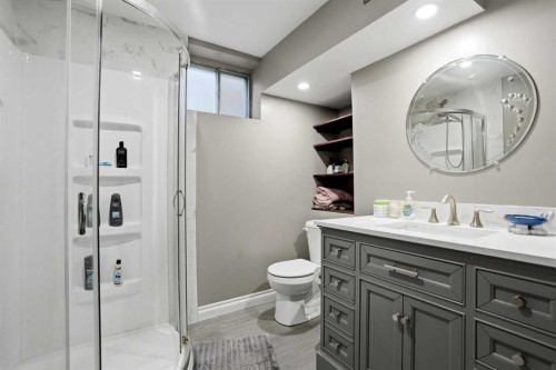 3056 32A Street Se, Calgary, AB - Indoor Photo Showing Bathroom