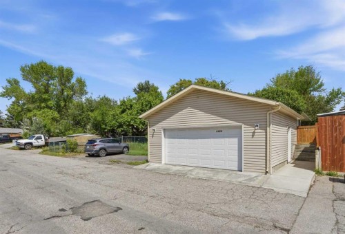 3056 32A Street Se, Calgary, AB - Outdoor