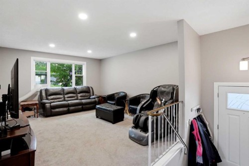 3056 32A Street Se, Calgary, AB - Indoor Photo Showing Other Room