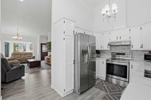203 Shawglen Road Sw, Calgary, AB - Indoor Photo Showing Kitchen