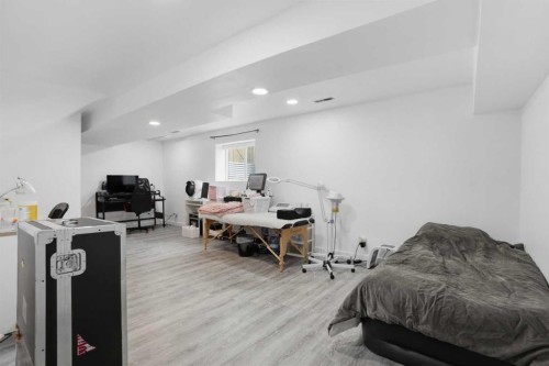 203 Shawglen Road Sw, Calgary, AB - Indoor