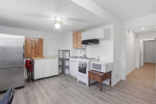 203 Shawglen Road Sw, Calgary, AB - Indoor Photo Showing Kitchen