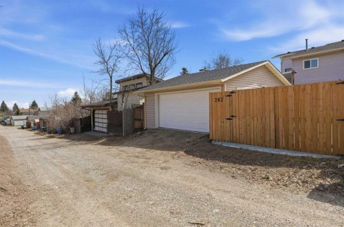203 Shawglen Road Sw, Calgary, AB - Outdoor
