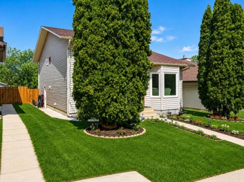 203 Shawglen Road Sw, Calgary, AB - Outdoor
