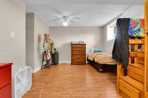 6 Jensen Crescent Ne, Airdrie, AB - Indoor Photo Showing Bedroom