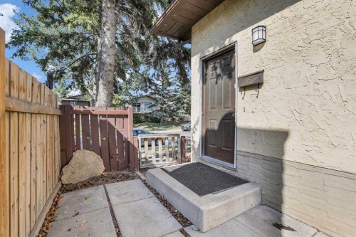 6 Jensen Crescent Ne, Airdrie, AB - Outdoor