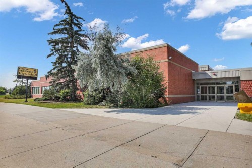6 Jensen Crescent Ne, Airdrie, AB - Outdoor