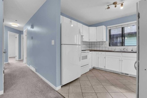 6 Jensen Crescent Ne, Airdrie, AB - Indoor Photo Showing Kitchen