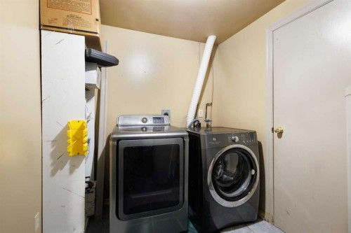 13 Bernard Drive Nw, Calgary, AB - Indoor Photo Showing Laundry Room