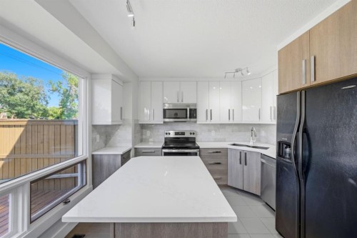 42-123 Queensland Drive Se, Calgary, AB - Indoor Photo Showing Kitchen With Upgraded Kitchen