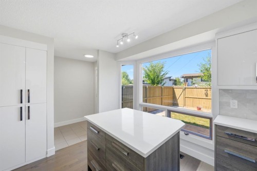 42-123 Queensland Drive Se, Calgary, AB - Indoor