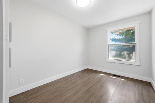 42-123 Queensland Drive Se, Calgary, AB - Indoor Photo Showing Other Room