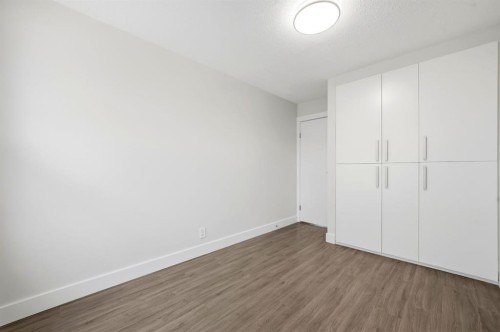 42-123 Queensland Drive Se, Calgary, AB - Indoor Photo Showing Other Room