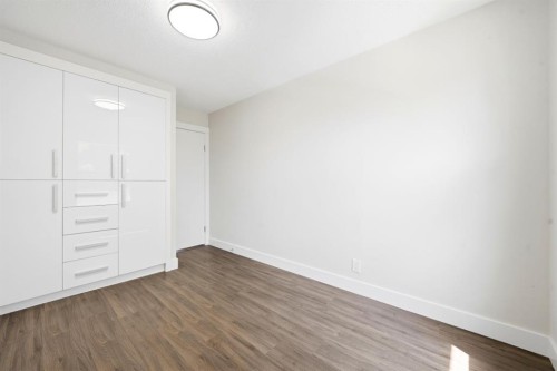 42-123 Queensland Drive Se, Calgary, AB - Indoor Photo Showing Other Room