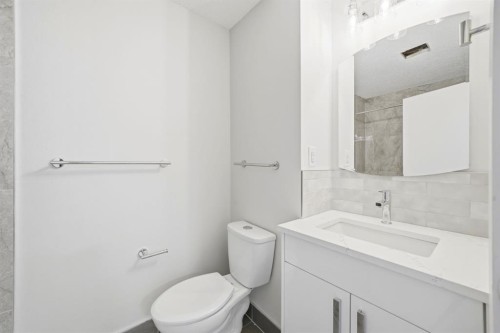 42-123 Queensland Drive Se, Calgary, AB - Indoor Photo Showing Bathroom