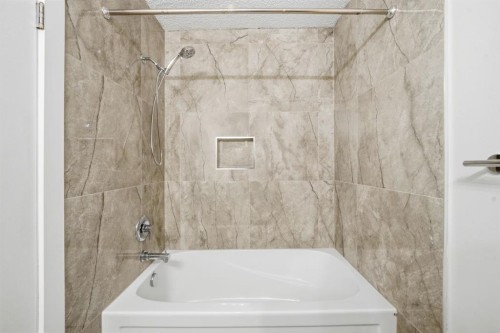 42-123 Queensland Drive Se, Calgary, AB - Indoor Photo Showing Bathroom