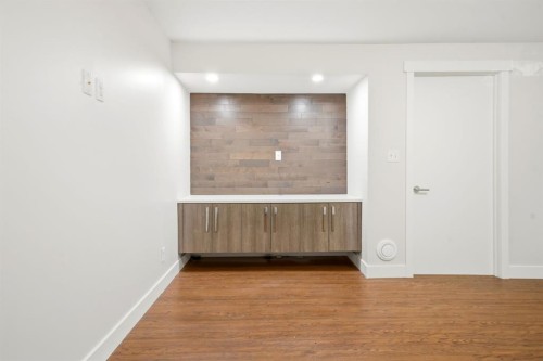 42-123 Queensland Drive Se, Calgary, AB - Indoor Photo Showing Other Room