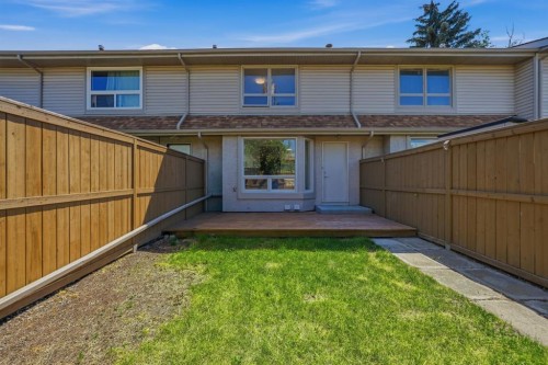 42-123 Queensland Drive Se, Calgary, AB - Outdoor With Exterior