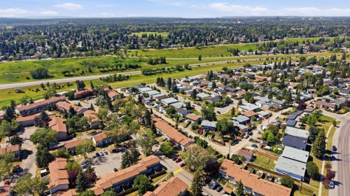 42-123 Queensland Drive Se, Calgary, AB - Outdoor With View