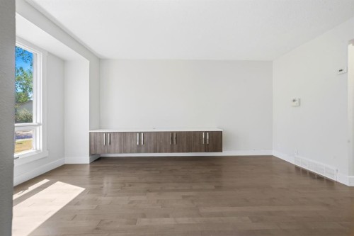 42-123 Queensland Drive Se, Calgary, AB - Indoor Photo Showing Other Room