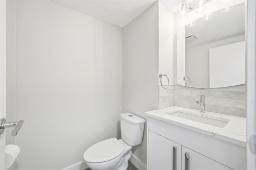 42-123 Queensland Drive Se, Calgary, AB - Indoor Photo Showing Bathroom