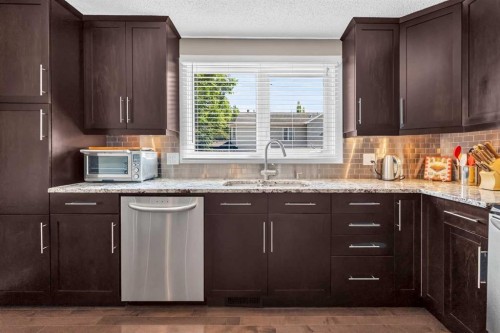 2301 4 Avenue Nw, Calgary, AB - Indoor Photo Showing Kitchen