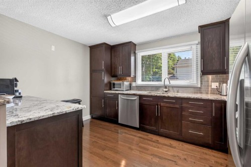 2301 4 Avenue Nw, Calgary, AB - Indoor Photo Showing Kitchen With Upgraded Kitchen