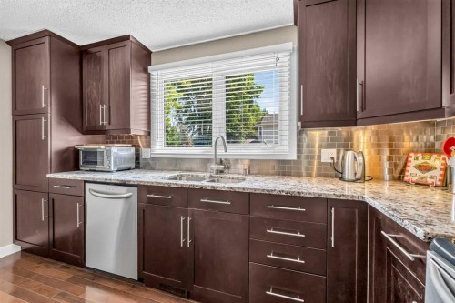 2301 4 Avenue Nw, Calgary, AB - Indoor Photo Showing Kitchen