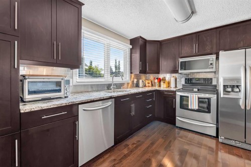 2301 4 Avenue Nw, Calgary, AB - Indoor Photo Showing Kitchen