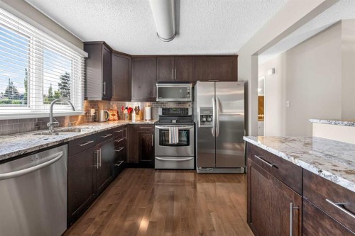 2301 4 Avenue Nw, Calgary, AB - Indoor Photo Showing Kitchen