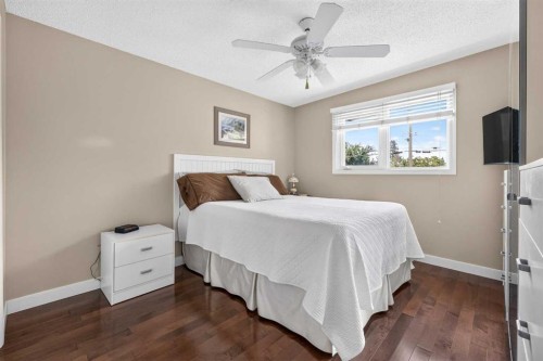 2301 4 Avenue Nw, Calgary, AB - Indoor Photo Showing Bedroom