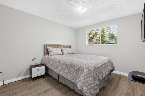 2301 4 Avenue Nw, Calgary, AB - Indoor Photo Showing Bedroom