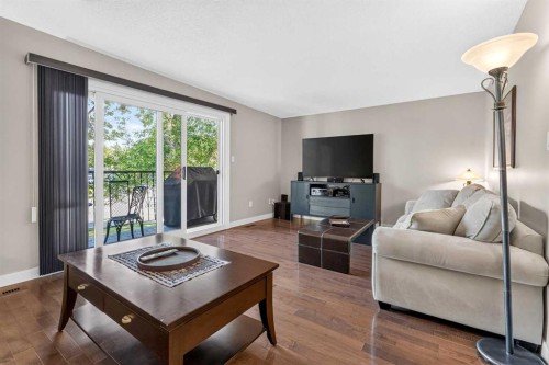 2301 4 Avenue Nw, Calgary, AB - Indoor Photo Showing Living Room