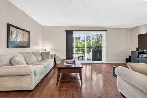 2301 4 Avenue Nw, Calgary, AB - Indoor Photo Showing Living Room