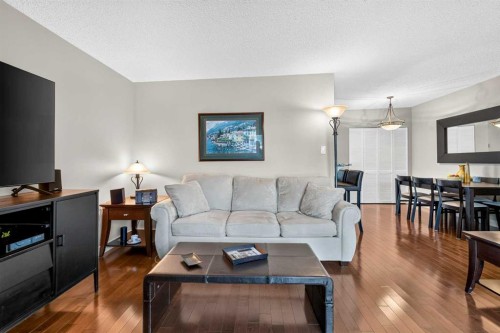 2301 4 Avenue Nw, Calgary, AB - Indoor Photo Showing Living Room