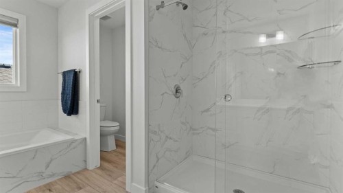 152 Threepoint Cove, Okotoks, AB - Indoor Photo Showing Bathroom