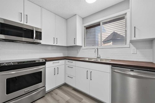 723 55 Avenue Sw, Calgary, AB - Indoor Photo Showing Kitchen With Double Sink