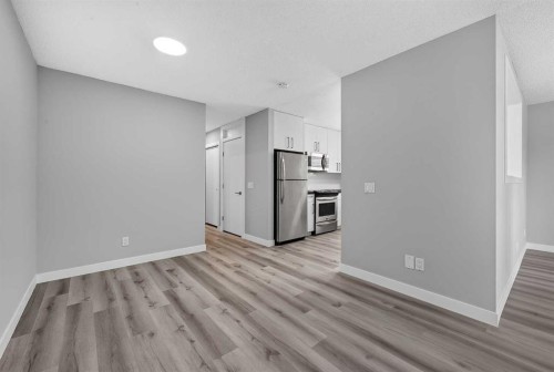 723 55 Avenue Sw, Calgary, AB - Indoor Photo Showing Other Room